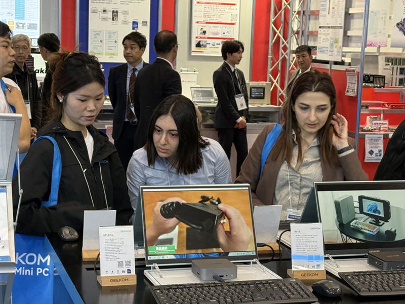 来場者からの製品選びやカスタマイズに関する技術的な質問にその場で対応し、特にビジネス導入を検討する法人担当者様から多数のご相談をいただきました。